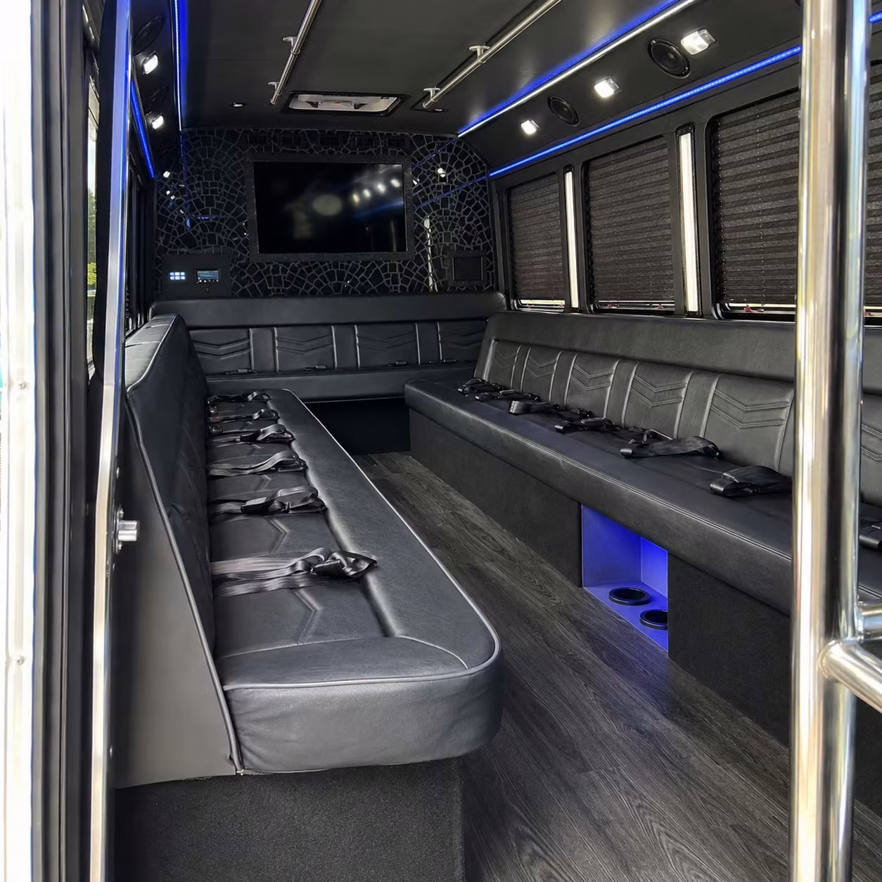 oceanside prom party buses with the amenities your group will love